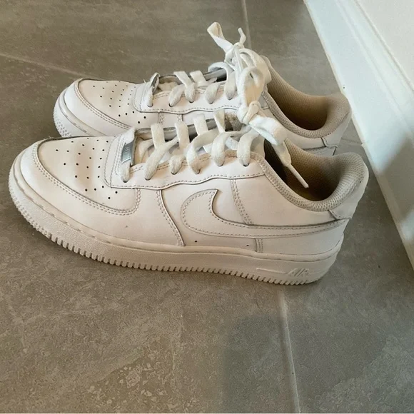 kids Nike Air Force one white sneakers size 4.5 - Picture 4 of 5